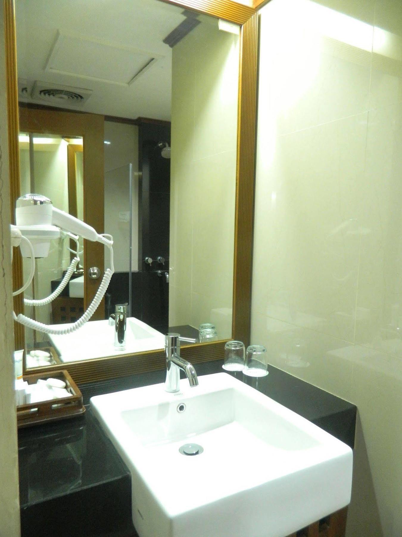 Patra Comfort Jakarta Exterior foto