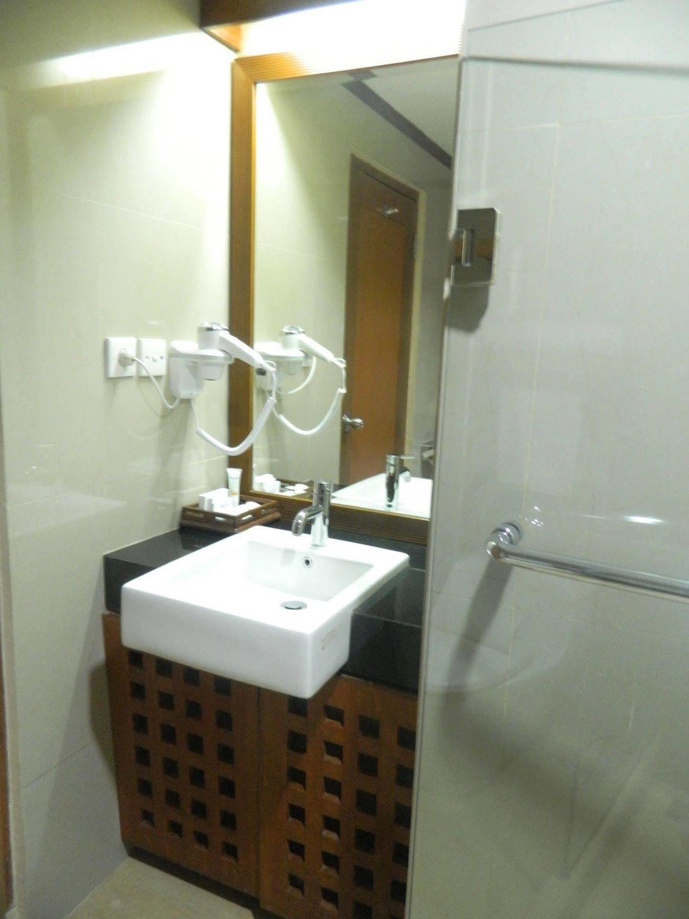 Patra Comfort Jakarta Exterior foto