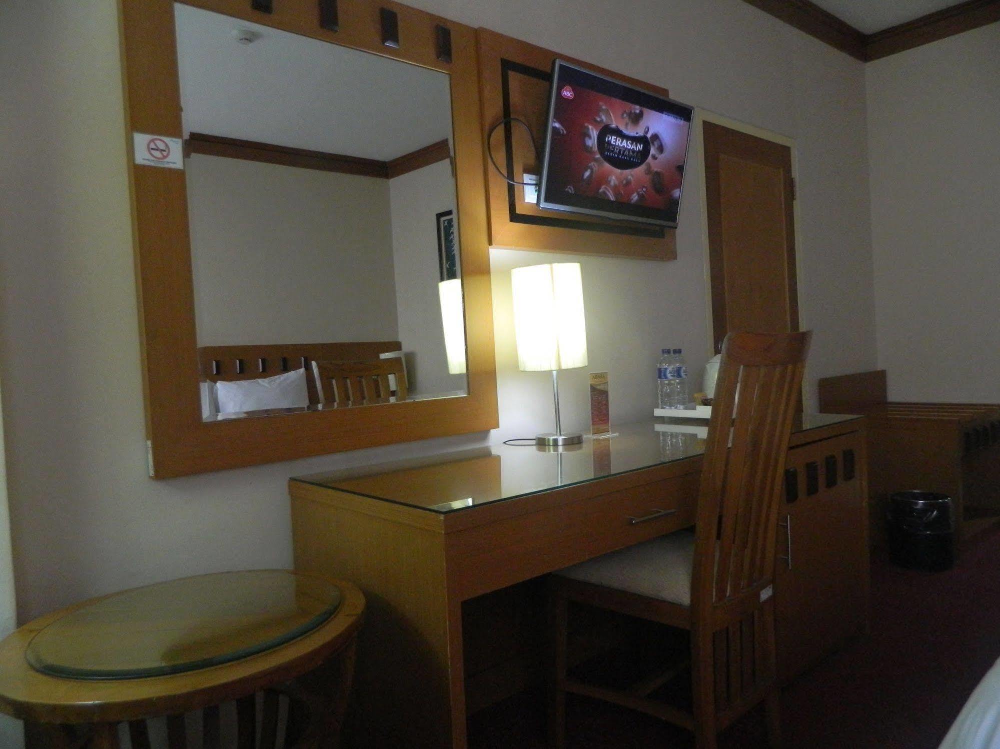 Patra Comfort Jakarta Exterior foto