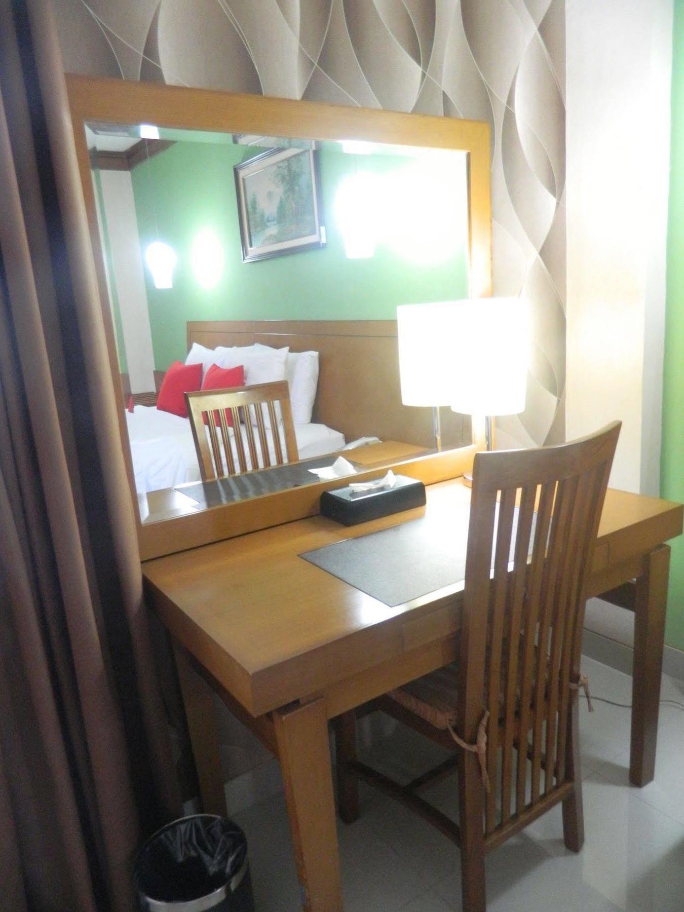 Patra Comfort Jakarta Exterior foto